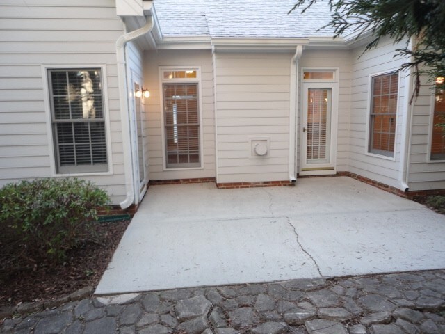 Building Photo - 102 Selsey Dr