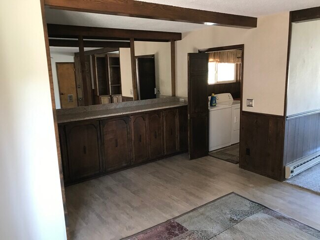 Building Photo - 2004 Kelso Ave