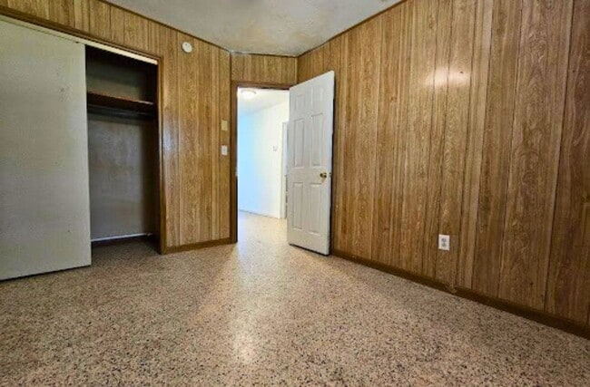 Building Photo - 3 Bedroom, 1 Bath House for rent in Lakeland *Move-In Special*