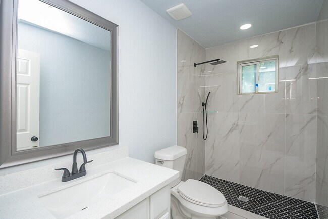 Building Photo - 9230 Lanewood Dr