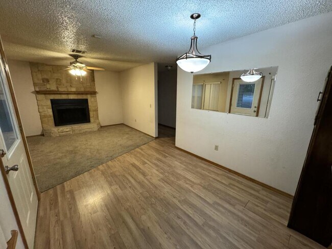 Building Photo - 625 Lakeview Ave