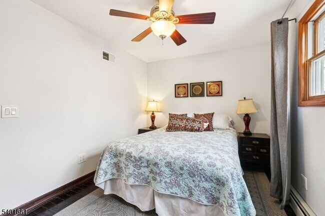 Building Photo - 197 Point Breeze Dr