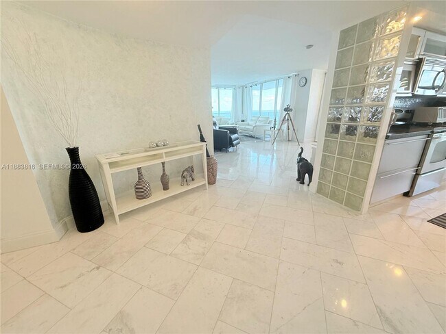 Building Photo - 2751 S Ocean Dr