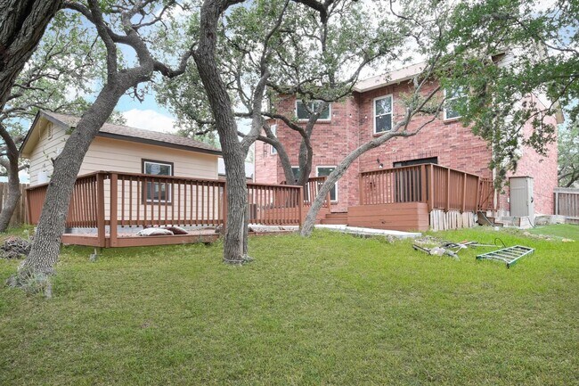 Building Photo - Beautiful 4/3.5 Home Available for Immedia...