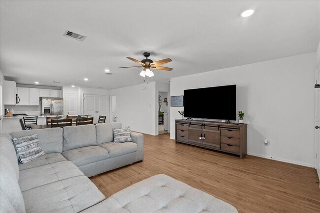 Building Photo - 9043 Estes Lks Dr