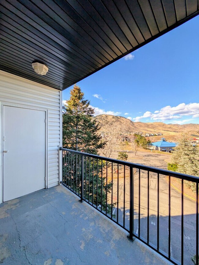 Building Photo - Golden