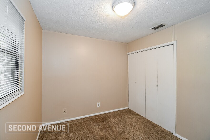 Building Photo - 2318 Looking Glass Ln