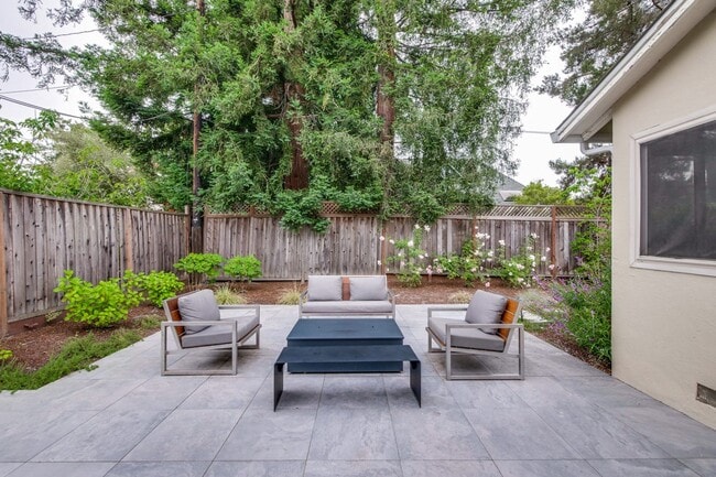 Building Photo - Amazing Midtown Home on a Quiet Cul-de-sac.