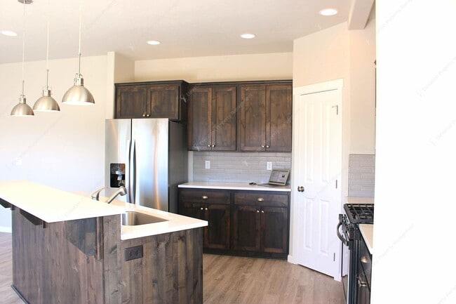 Building Photo - 3 BR home in Northwest Redmond w/ Mountain Views