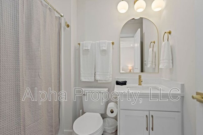 Building Photo - 5 McDade St