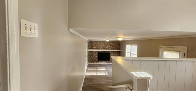 Building Photo - 401 Barbashela Dr