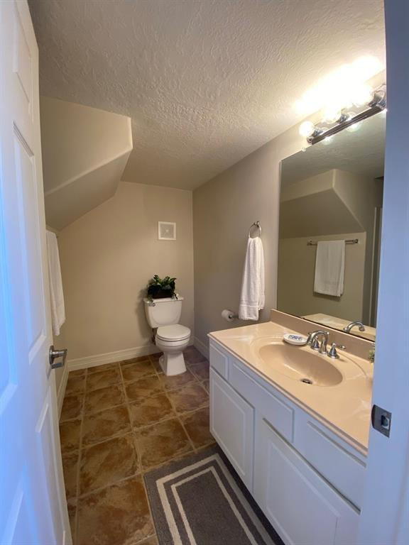 Building Photo - Beautifully maintained 3-bedroom, 3.5-bath townhome