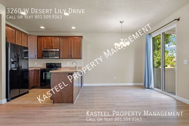 Building Photo - 3260 W Desert Lily Dr