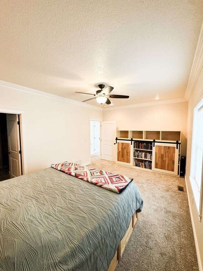 Building Photo - Beautiful Custom Home For Rent In Rexburg!