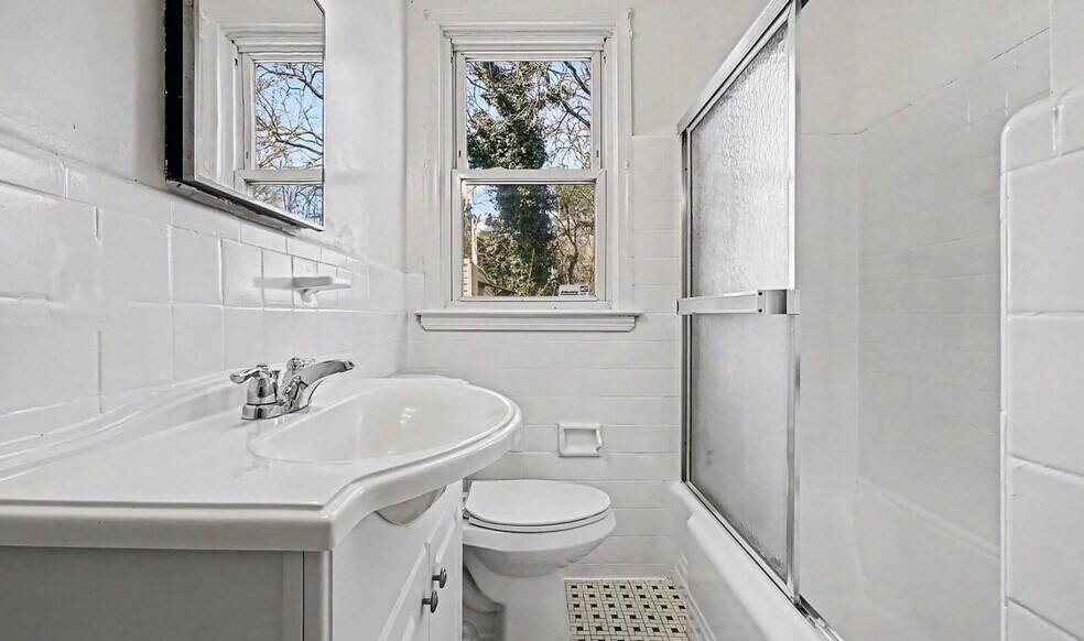 Building Photo - 4806 Hazelwood Ave