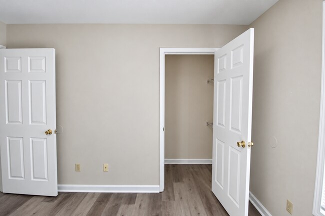 Building Photo - 424 Blake Cir