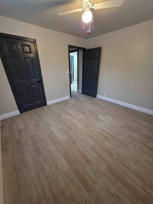 Building Photo - Fully Renovated 2 Bed 1 Bath