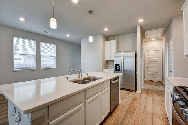 Building Photo - 18572 Meadow Point Ln