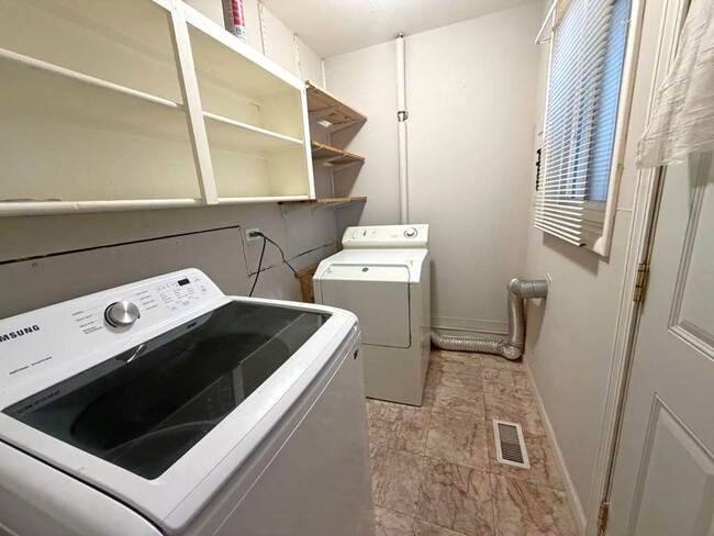 Building Photo - 470 Northview Ln