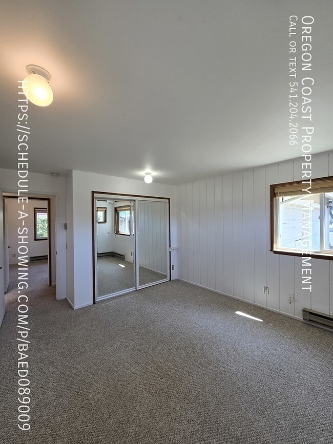 Building Photo - 3bed/2bath - New Deck & Interior Paint