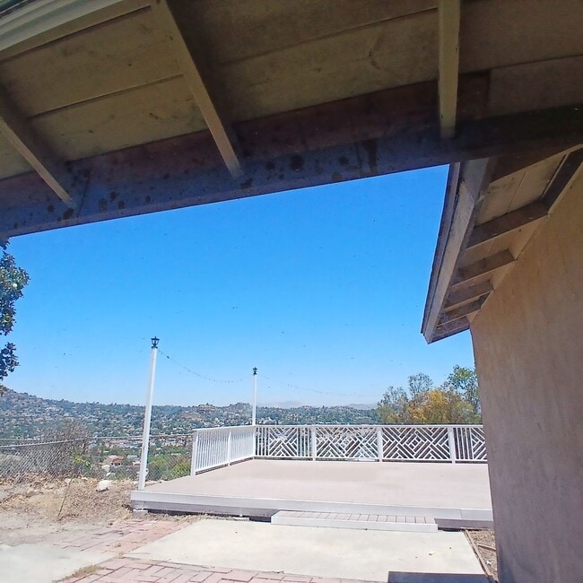 Building Photo - Spring Valley View Home