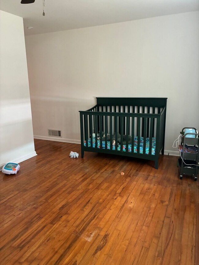 Building Photo - 3 bedroom 2 bathroom near St. Mary's Hospital