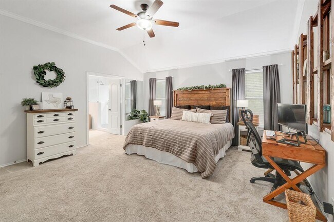 Building Photo - 3019 Plantation Dr
