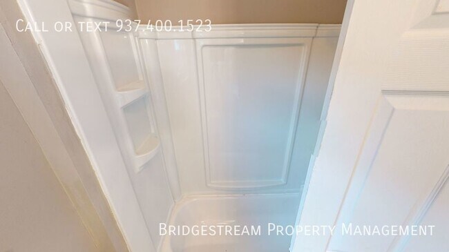 Building Photo - Updated 3 bedroom 1 bath home with detache...