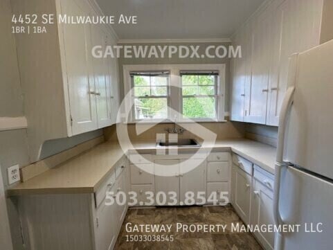 Building Photo - 4452 SE Milwaukie Ave
