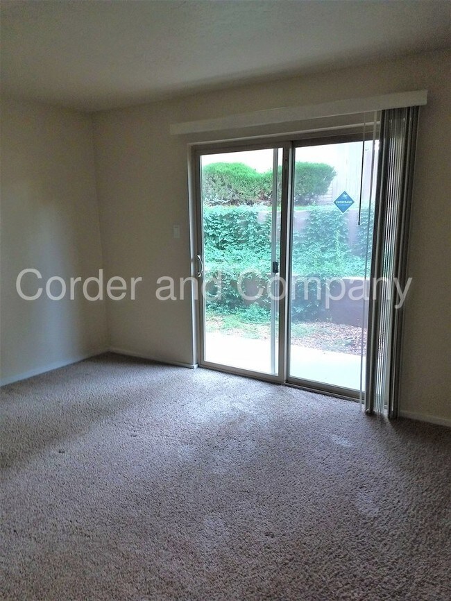 Building Photo - Available Now ! At The Pointe Condominiums