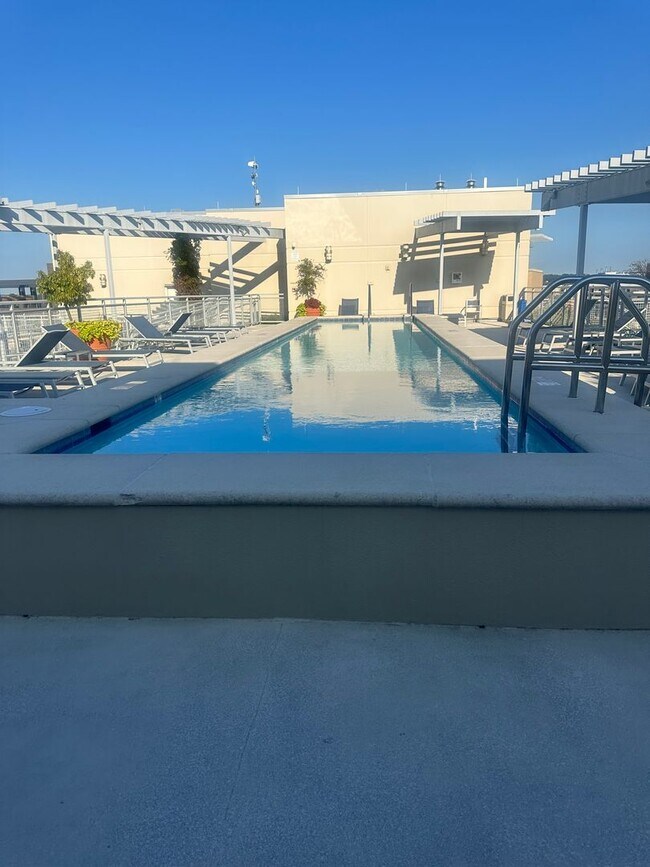 Building Photo - 1 Bedroom 1 Bath Condo Near Capitol Hill