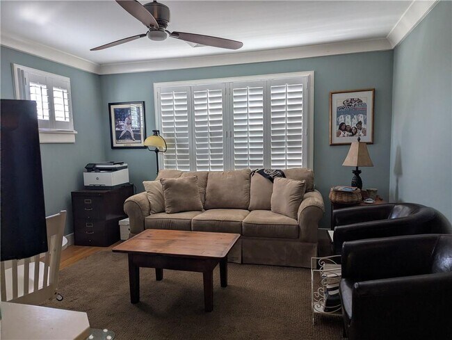 Building Photo - 209 Pond Shore Dr