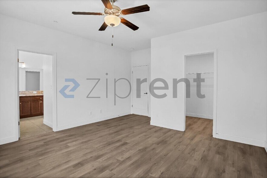 Building Photo - Unit