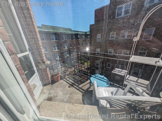 Building Photo - 163 Summer St