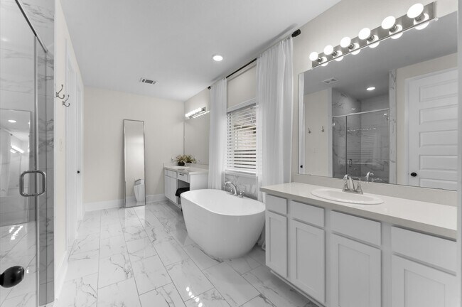 Building Photo - 15026 La Strada Dr