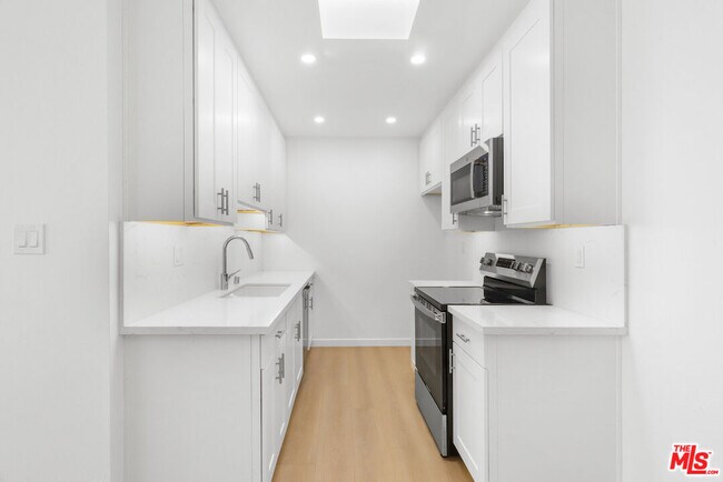 Building Photo - 1114 12th St