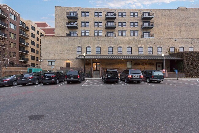 Building Photo - 404 Washington Avenue N 104