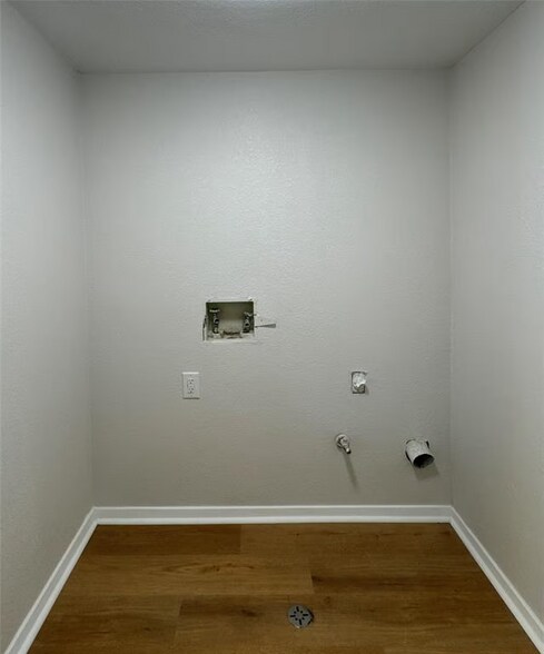 Building Photo - 12136 Thompkins Dr