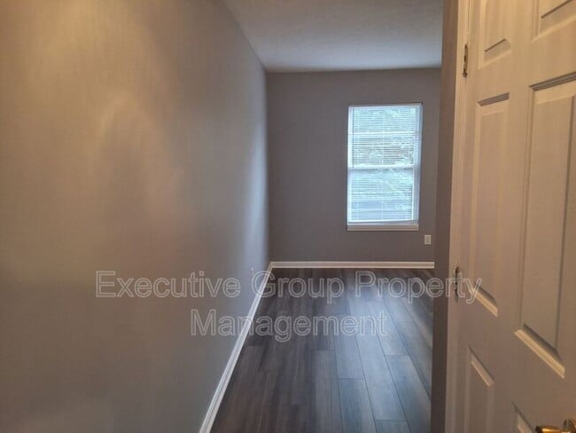Building Photo - 1115 Crowne Pointe Dr
