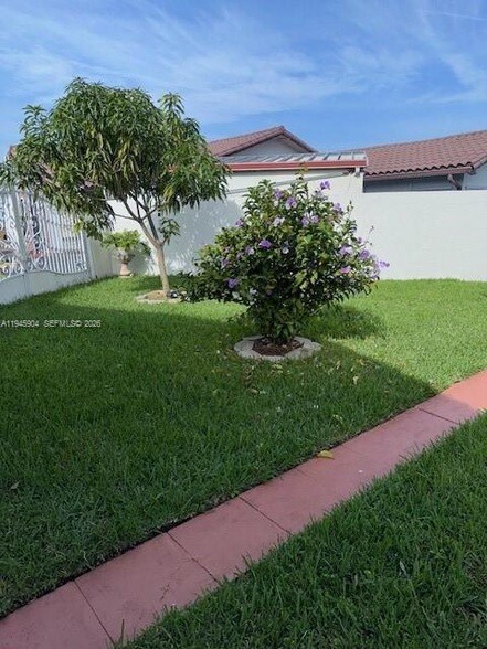 Building Photo - 1045 SW 122nd Ct