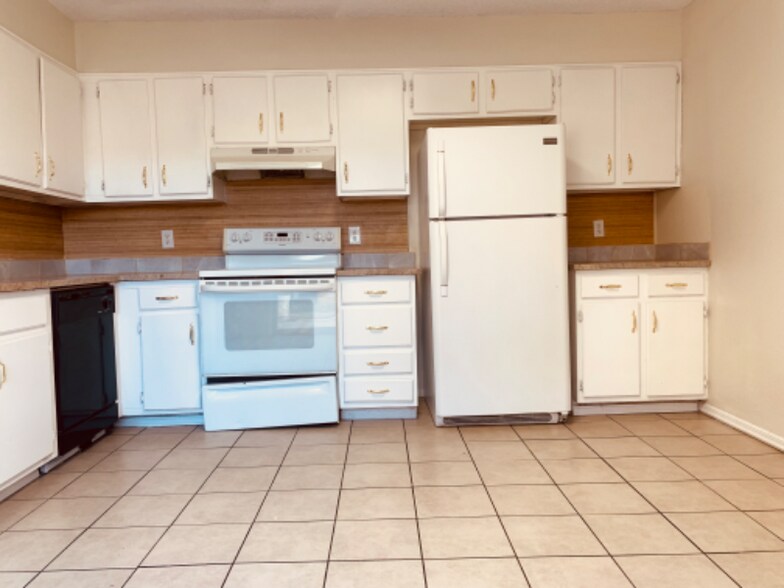 Building Photo - 9613 Hefner Village Blvd