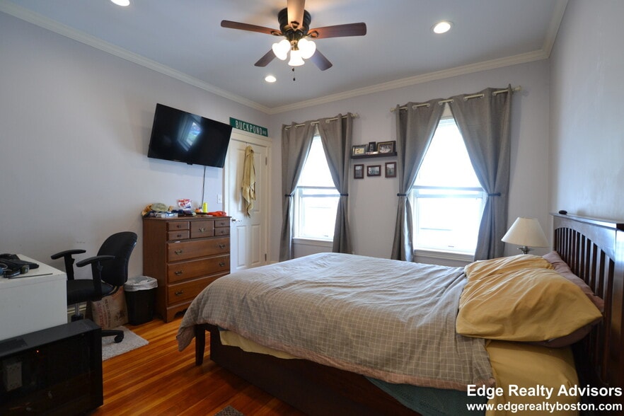 Building Photo - 64 Tremont St