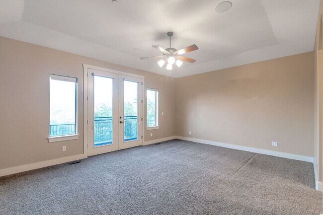Building Photo - Suncrest — Stunning 4 Bed, 4 Bath Home - SPACIOUS LIVING