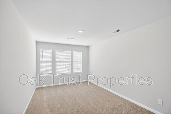Building Photo - 753 Ridgley Dr
