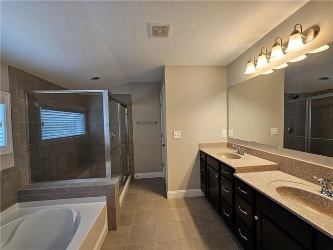 Building Photo - 3750 Thackary Dr