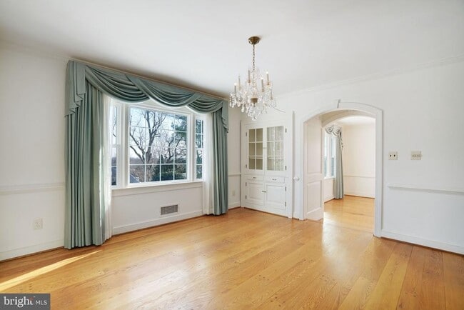 Building Photo - 513 Cathedral Dr