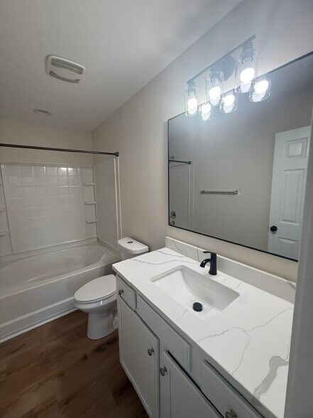 Building Photo - 116 Goldfinch Ave