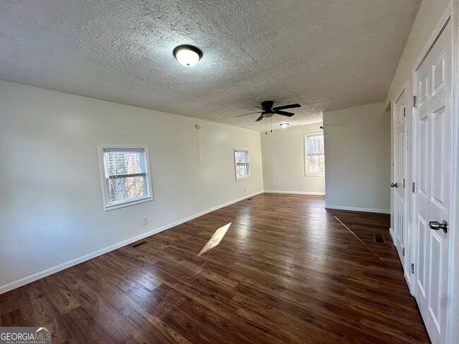 Building Photo - 415 Mt Zion St