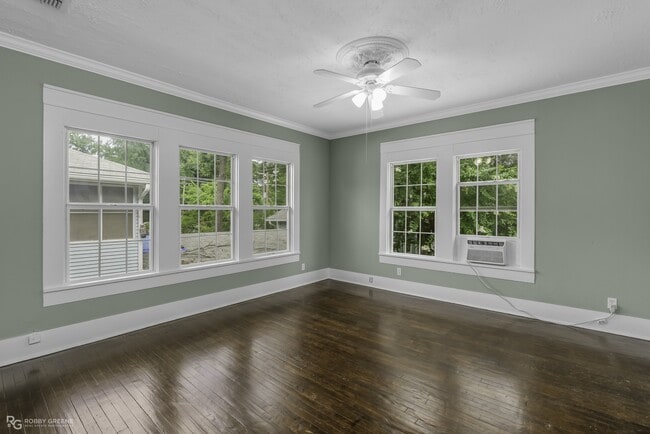 Building Photo - 409 Forest