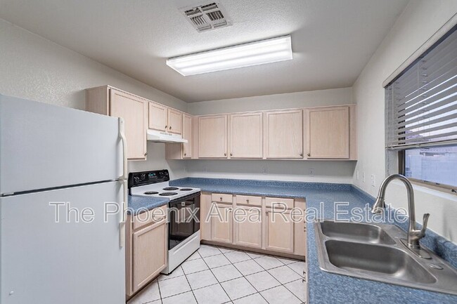 Building Photo - 663 S Colonial Ct